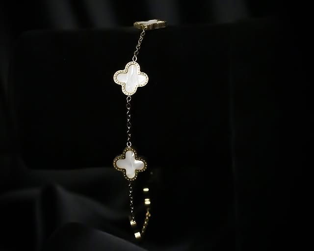 Ven Cleef White Bracelet